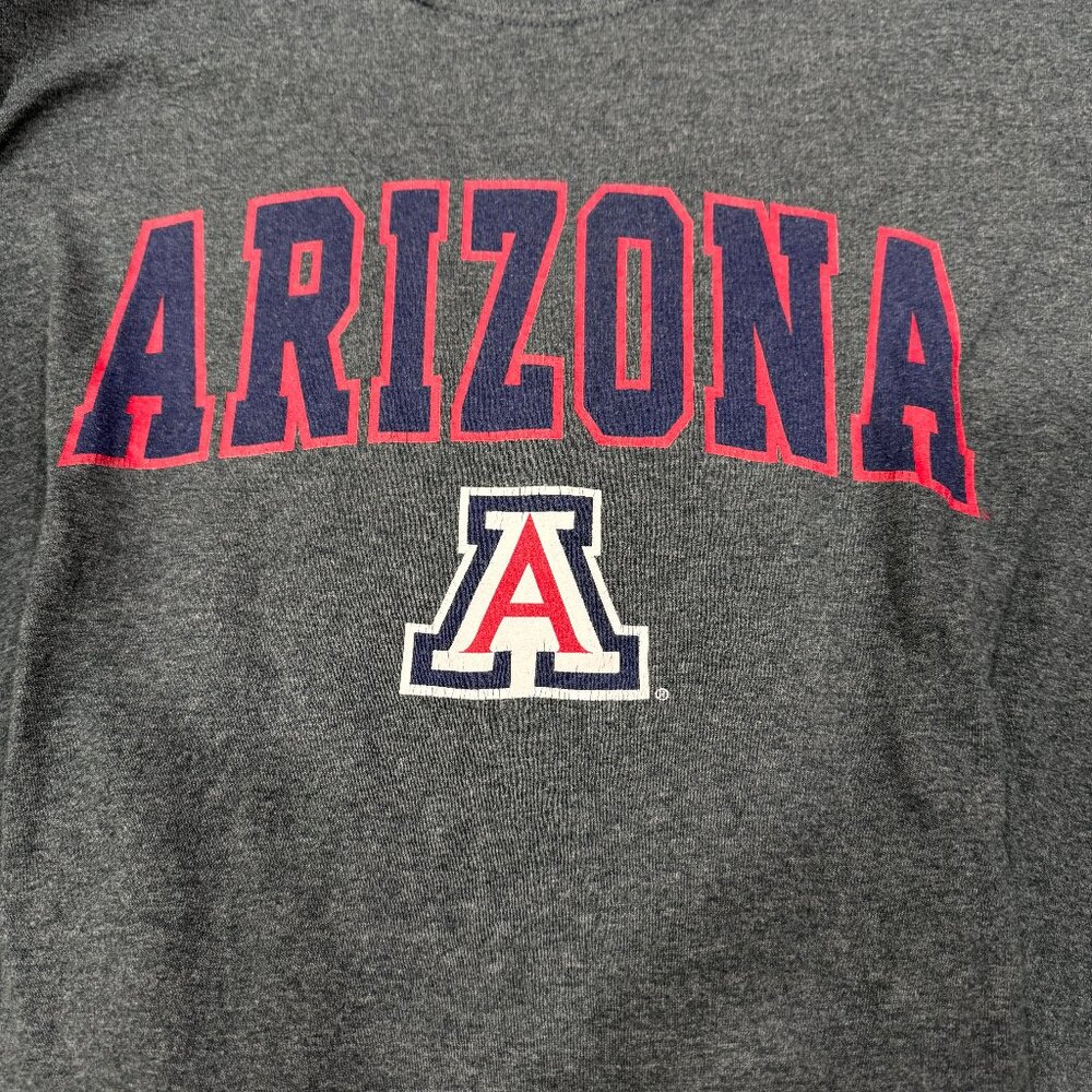 University of Arizona Gray Tshirt M Box 7